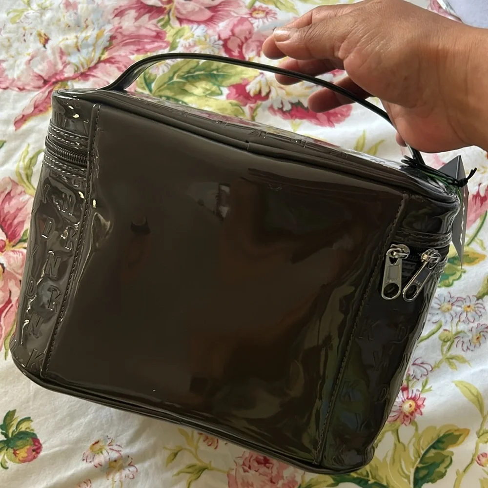 DKNY TALL TRAIN CASE - Picture 2 of 4